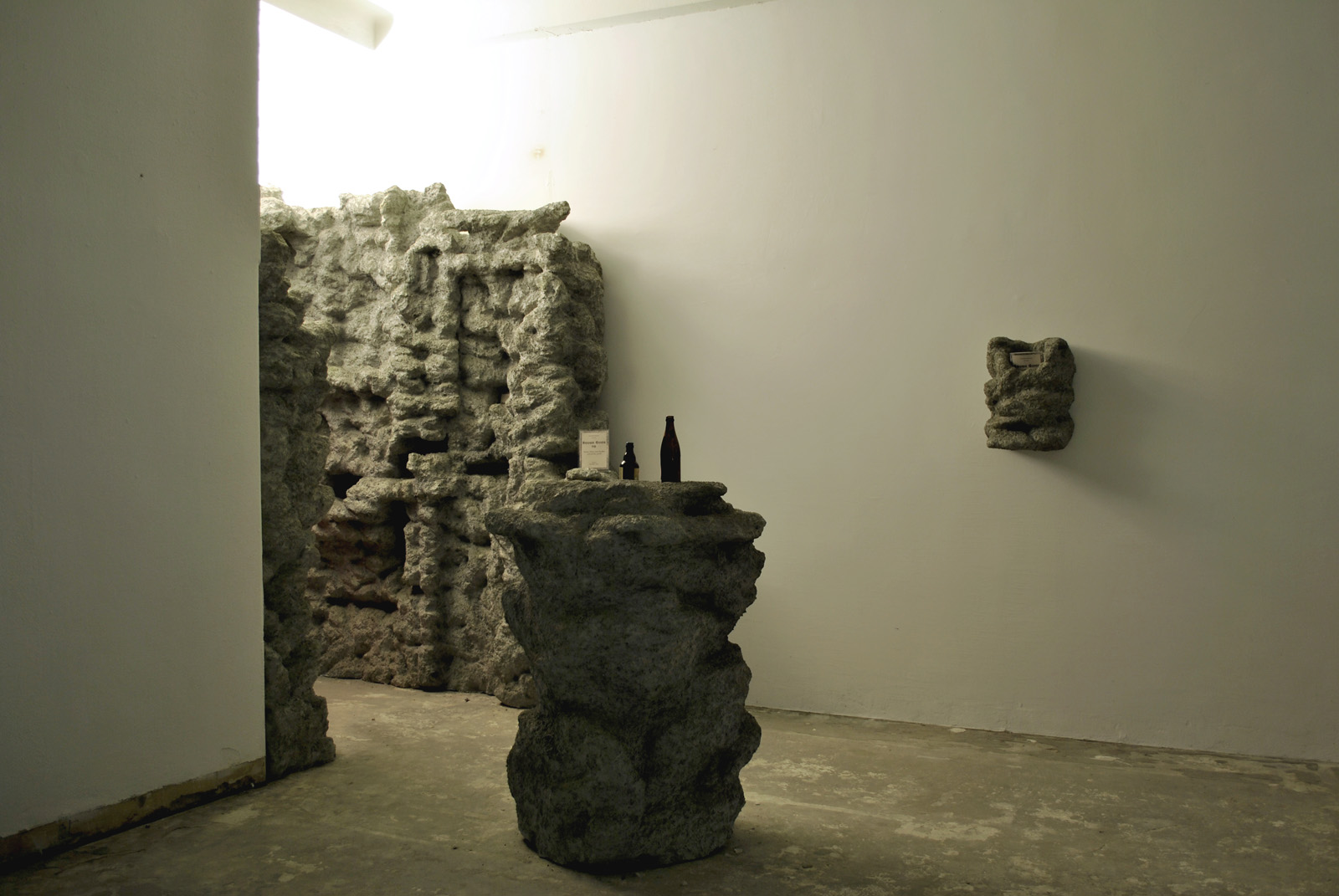 Michel Aniol Kunst Berlin Art Installation Frank Wagner Cave Canem